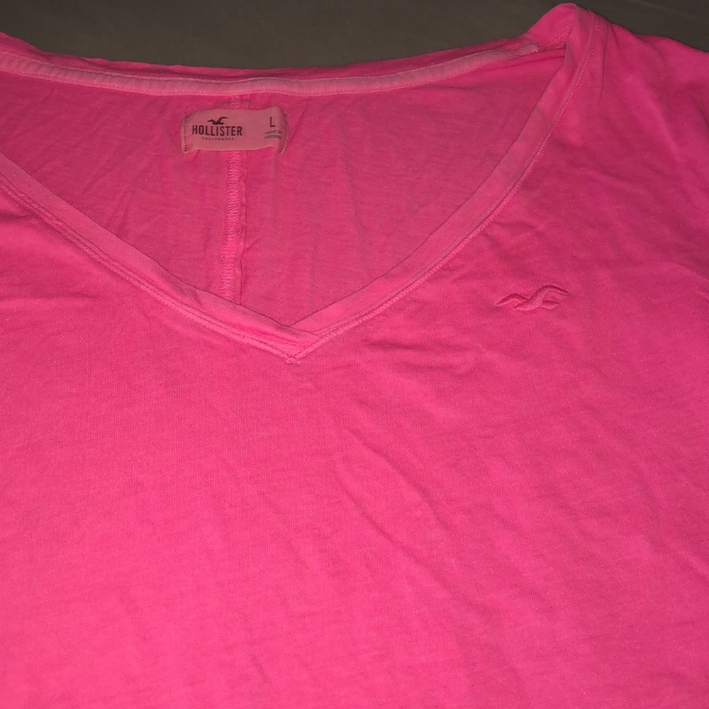Cute pink v neck! Super comfy